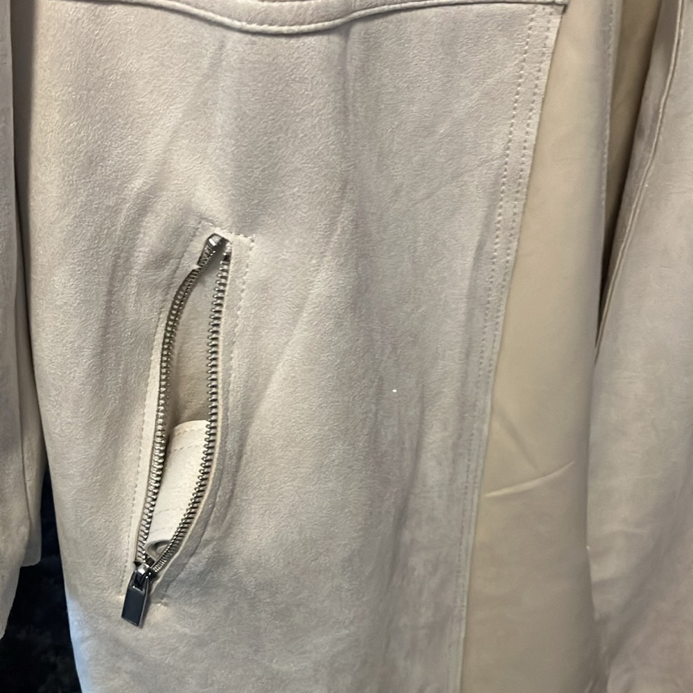 Ladies, beautiful, long jacket by Tahari size, large, cream, color, pocketed - Picture 3 of 6